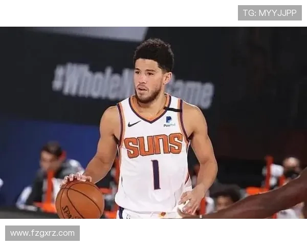 德文·布克引领太阳队崛起成NBA新星，未来可期